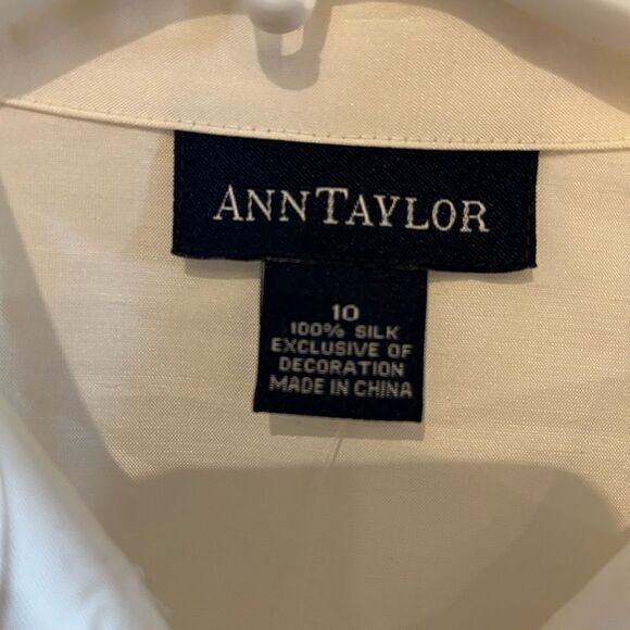 Ann Taylor 100% Silk Embroidered Cuff Sleeve Tunic White Blouse 10 New - Picture 10 of 10